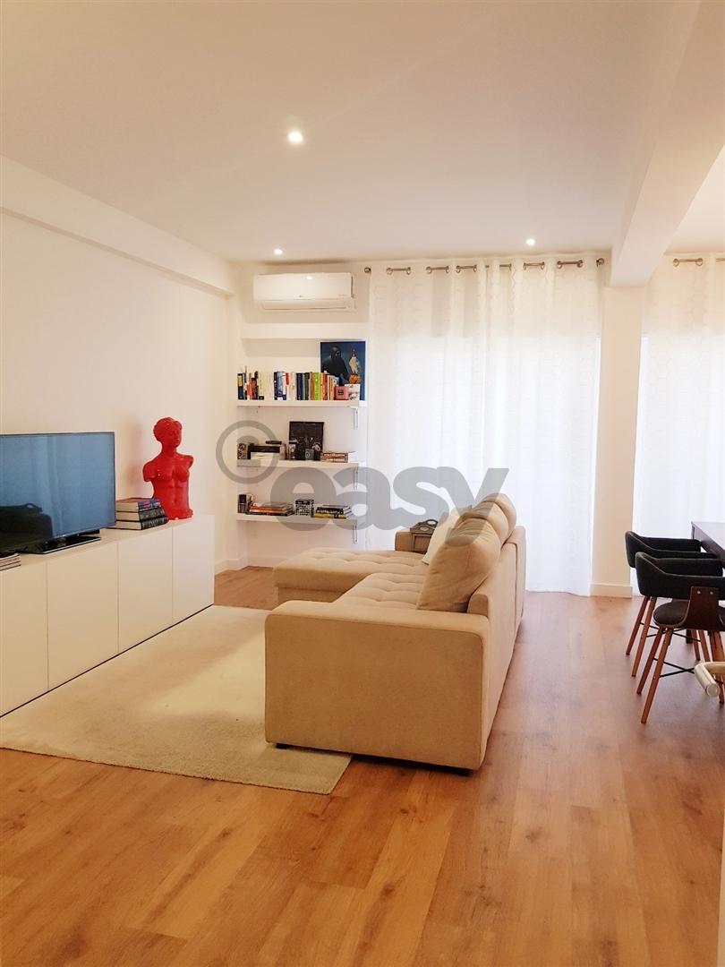 &#127969; Apartamento T2 Remodelado – Urbanização do Infantado, Loures