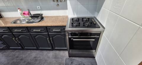 T2 na Reboleira remodelado, mobilado e equipado