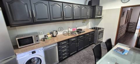 T2 na Reboleira remodelado, mobilado e equipado