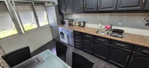 T2 na Reboleira remodelado, mobilado e equipado