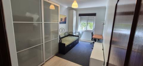 T2 na Reboleira remodelado, mobilado e equipado