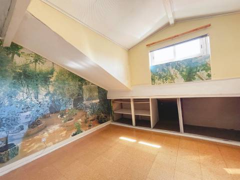 Apartamento T2 com quintal de 40m² a 400m do Metro Amadora