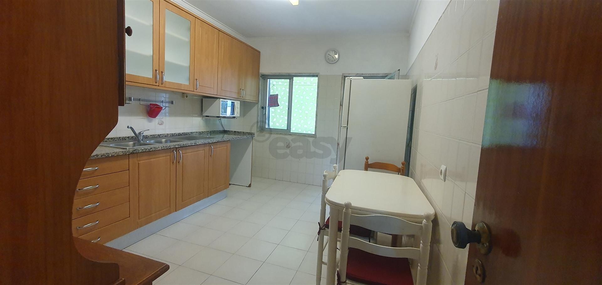 T1 EM OURESSA - MOBILADO E COZINHA EQUIPADA