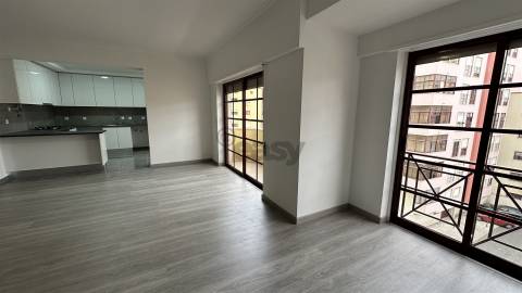 Apartamento T3 Arrendamento em Odivelas,Odivelas