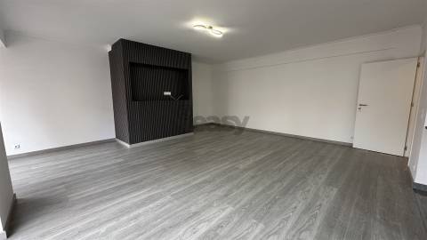 Apartamento T3 Arrendamento em Odivelas,Odivelas