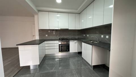Apartamento T3 Arrendamento em Odivelas,Odivelas