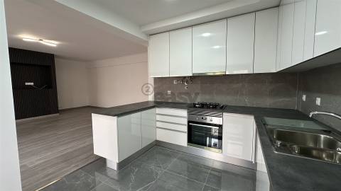 Apartamento T3 Arrendamento em Odivelas,Odivelas