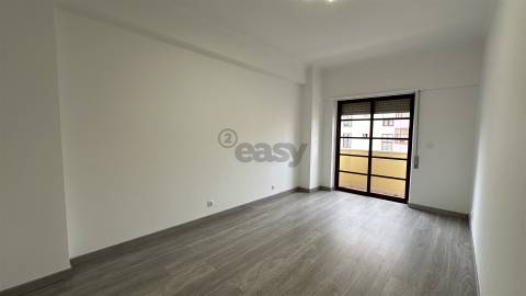 Apartamento T3 Arrendamento em Odivelas,Odivelas