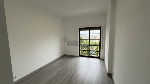 Apartamento T3 Arrendamento em Odivelas,Odivelas