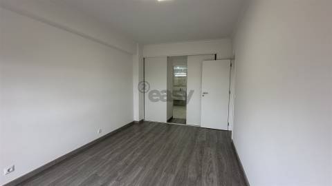 Apartamento T3 Arrendamento em Odivelas,Odivelas