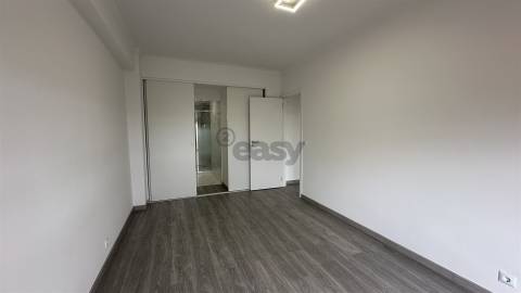 Apartamento T3 Arrendamento em Odivelas,Odivelas
