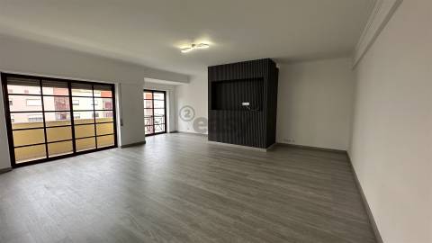 Apartamento T3 Arrendamento em Odivelas,Odivelas