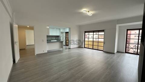 Apartamento T3 Arrendamento em Odivelas,Odivelas