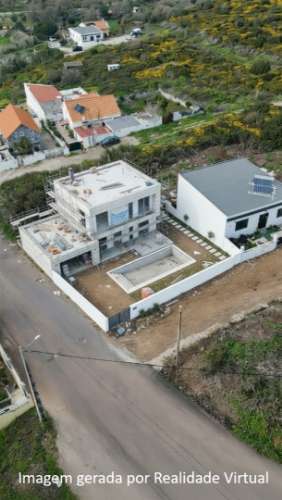 Terreno disponível para arrendamento numa zona em processo de AUGI, junto ao Bairro do Malhapão.