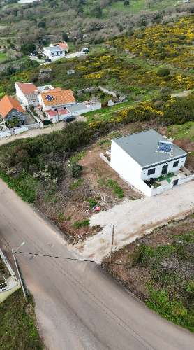Terreno disponível para arrendamento numa zona em processo de AUGI, junto ao Bairro do Malhapão.