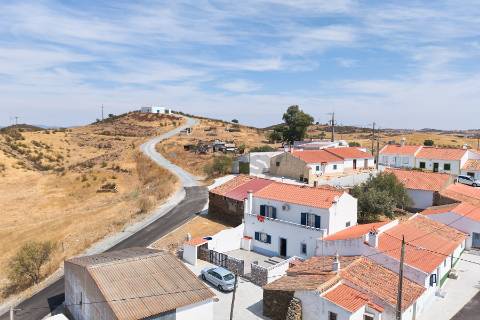 Moradia T4+ 1 mobilada e equipada em Gois, São Miguel do Pereiro,  Mértola
