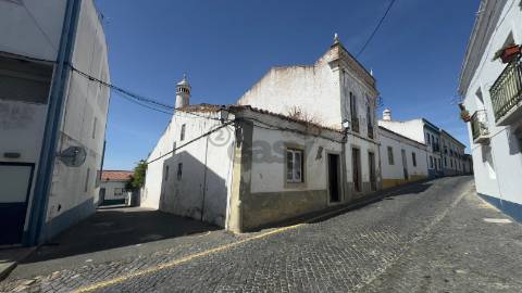Moradia Senhorial com 18 divisões para remodelar, Castro Verde