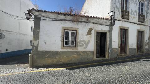 Moradia Senhorial com 18 divisões para remodelar, Castro Verde
