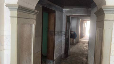 Moradia Senhorial com 18 divisões para remodelar, Castro Verde