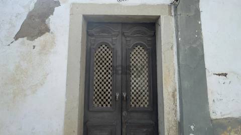 Moradia Senhorial com 18 divisões para remodelar, Castro Verde