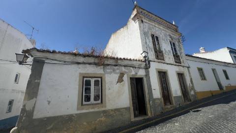 Moradia Senhorial com 18 divisões para remodelar, Castro Verde
