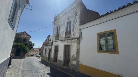 Moradia Senhorial com 18 divisões para remodelar, Castro Verde