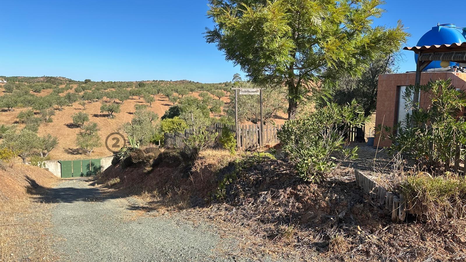 TERRENO RÚSTICO 3.500 m2 COM CASAS DE MADEIRA - ALQUEVA