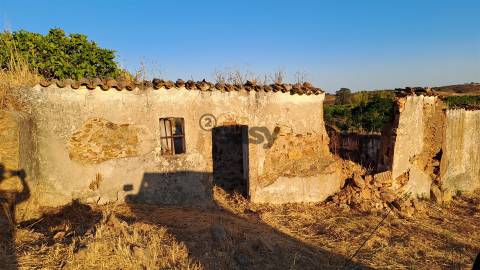 TERRENO RÚSTICO COM 6,82 Hectares em Alqueva com Ruína e Poço
