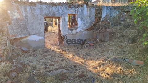 TERRENO RÚSTICO COM 6,82 Hectares em Alqueva com Ruína e Poço