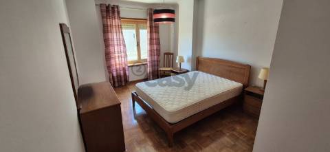 T1 em Gaia com parqueamento e varanda