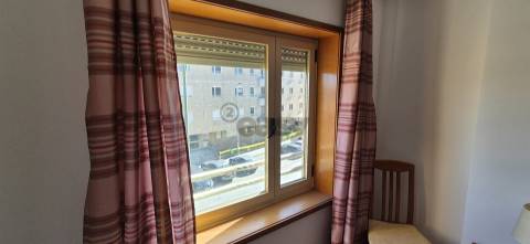 T1 em Gaia com parqueamento e varanda