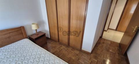 T1 em Gaia com parqueamento e varanda