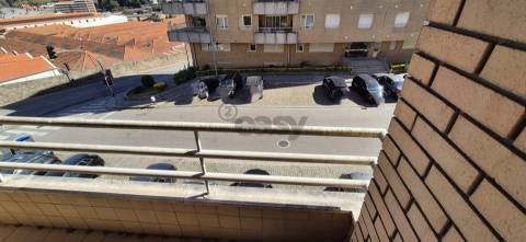 T1 em Gaia com parqueamento e varanda