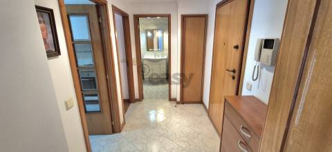 T1 em Gaia com parqueamento e varanda