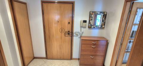 T1 em Gaia com parqueamento e varanda