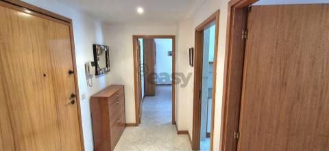 T1 em Gaia com parqueamento e varanda