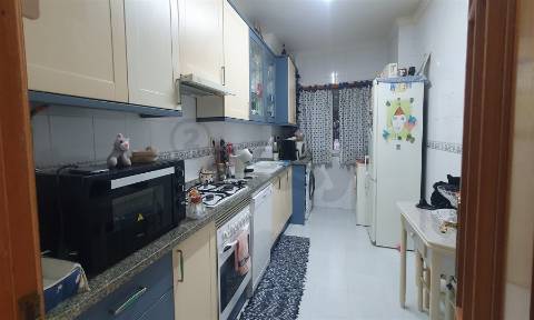 Apartamento T3 na Cavaleira - 1 lugar de parqueamento
