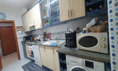 Apartamento T3 na Cavaleira - 1 lugar de parqueamento