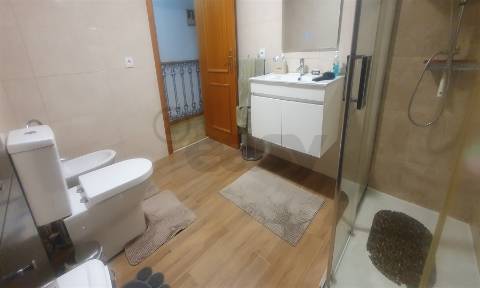 Apartamento T3 na Cavaleira - 1 lugar de parqueamento