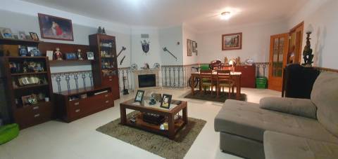 Apartamento T3 na Cavaleira - 1 lugar de parqueamento