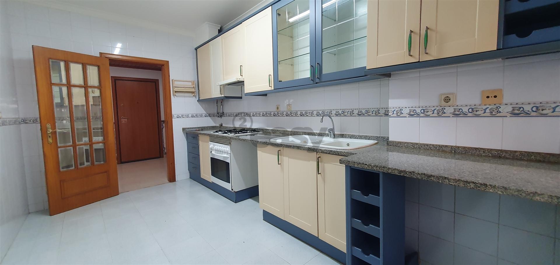 Apartamento T3 na Cavaleira - 1 lugar de parqueamento