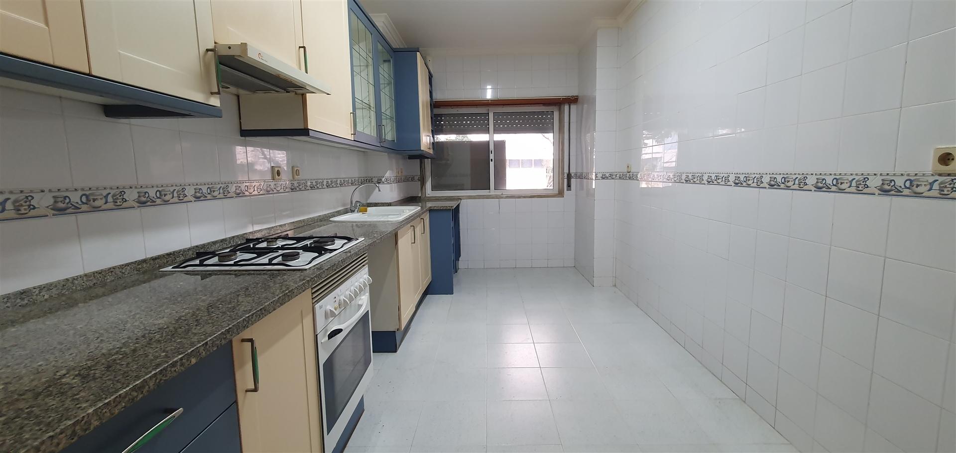 Apartamento T3 na Cavaleira - 1 lugar de parqueamento