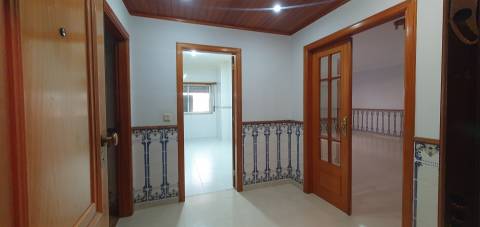 Apartamento T3 na Cavaleira - 1 lugar de parqueamento