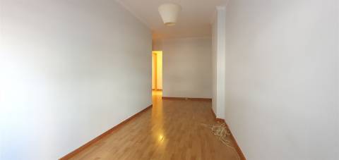 Apartamento T3 na Cavaleira - 1 lugar de parqueamento