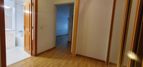 Apartamento T3 na Cavaleira - 1 lugar de parqueamento