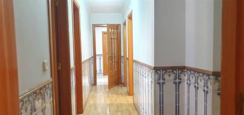 Apartamento T3 na Cavaleira - 1 lugar de parqueamento