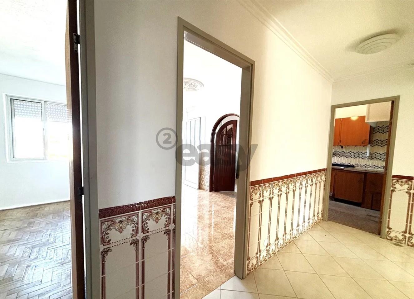 T3 no Monte Abraão com marquise e arrecadação