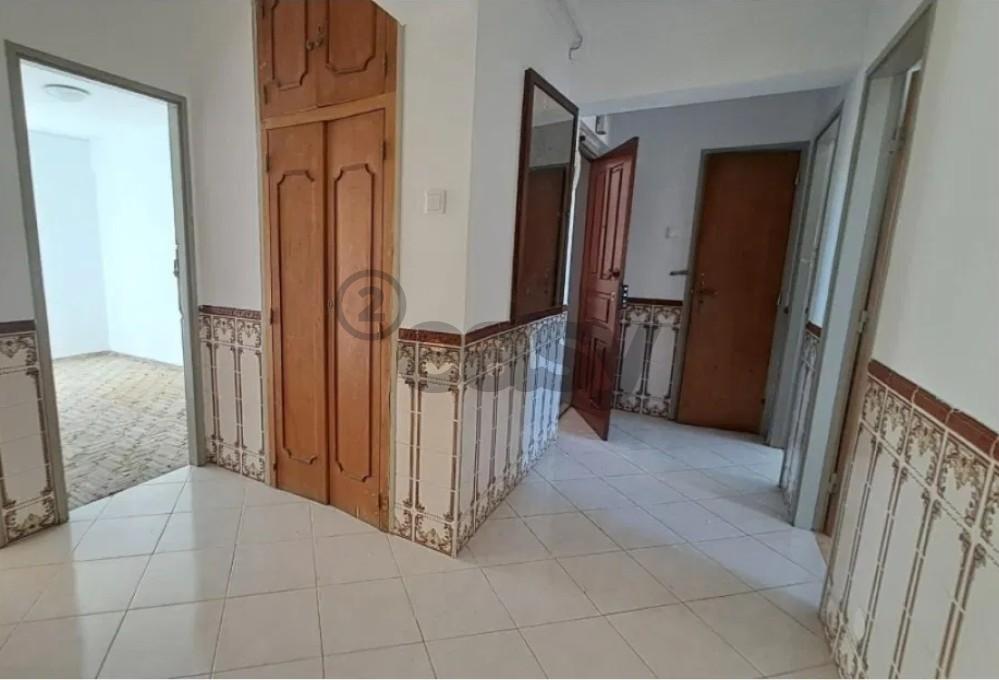 T3 no Monte Abraão com marquise e arrecadação