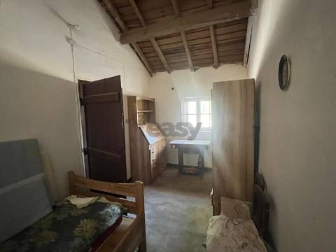 Moradia típica T2 com Quintal, São Mateus, Montemor-o-Novo