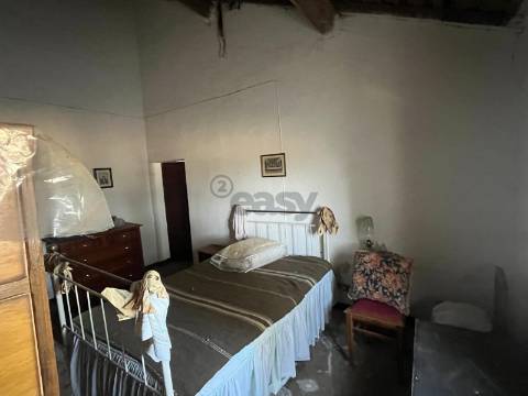 Moradia típica T2 com Quintal, São Mateus, Montemor-o-Novo